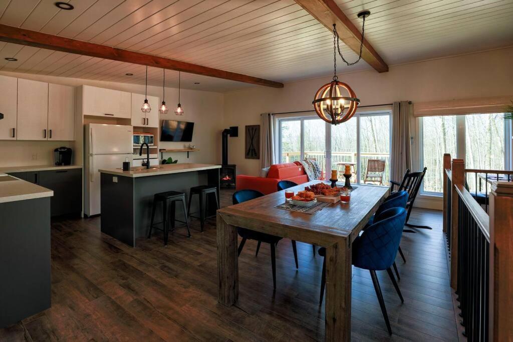 Chalet Woodpecker Lodge - Chaleureux Avec Foyer. Orford Kültér fotó